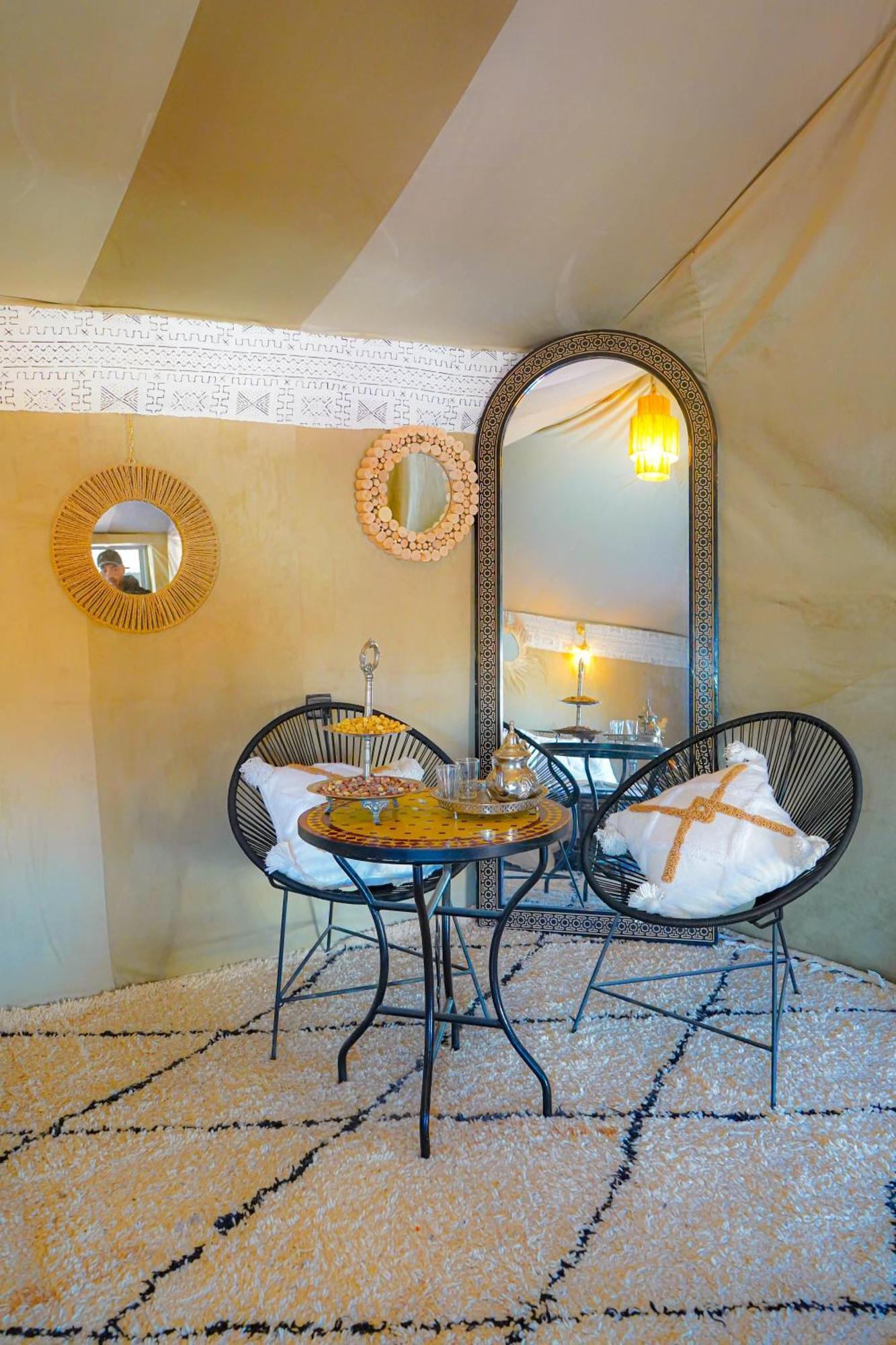 Young Luxury Camp Merzouga Eksteriør billede