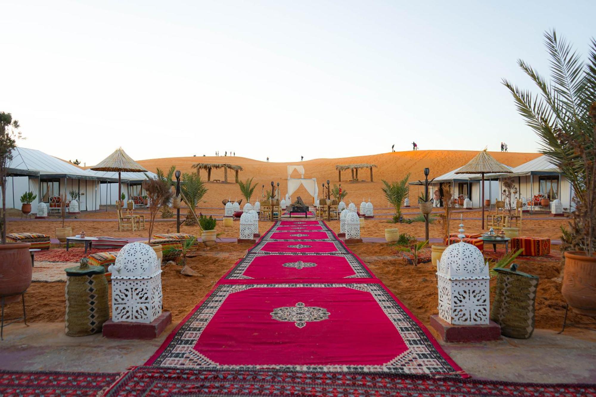 Young Luxury Camp Merzouga Eksteriør billede